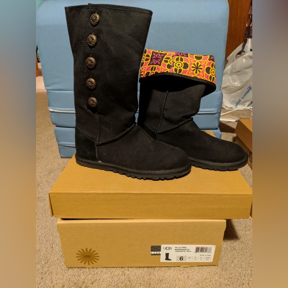 UGG Shoes - Black Uggs size 6